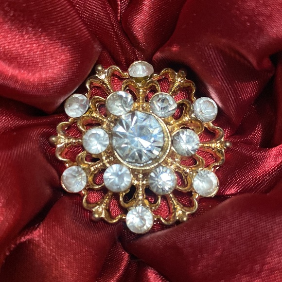 Set of 2 square 15” beautiful bow pillows with a center jewel. - Picture 2 of 5